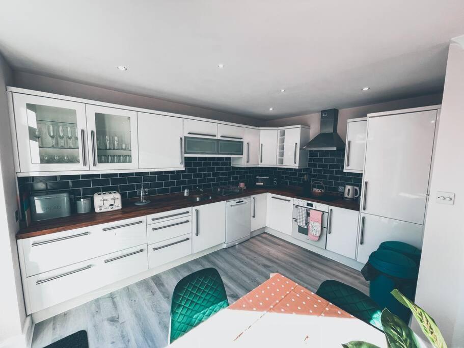 Apartamento Modern 3 Ground Floor Parking And Garden Bournemouth Exterior foto